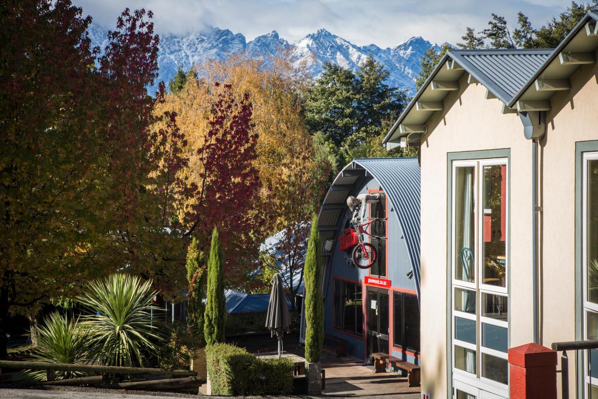 Pinewood Lodge Queenstown Exterior photo