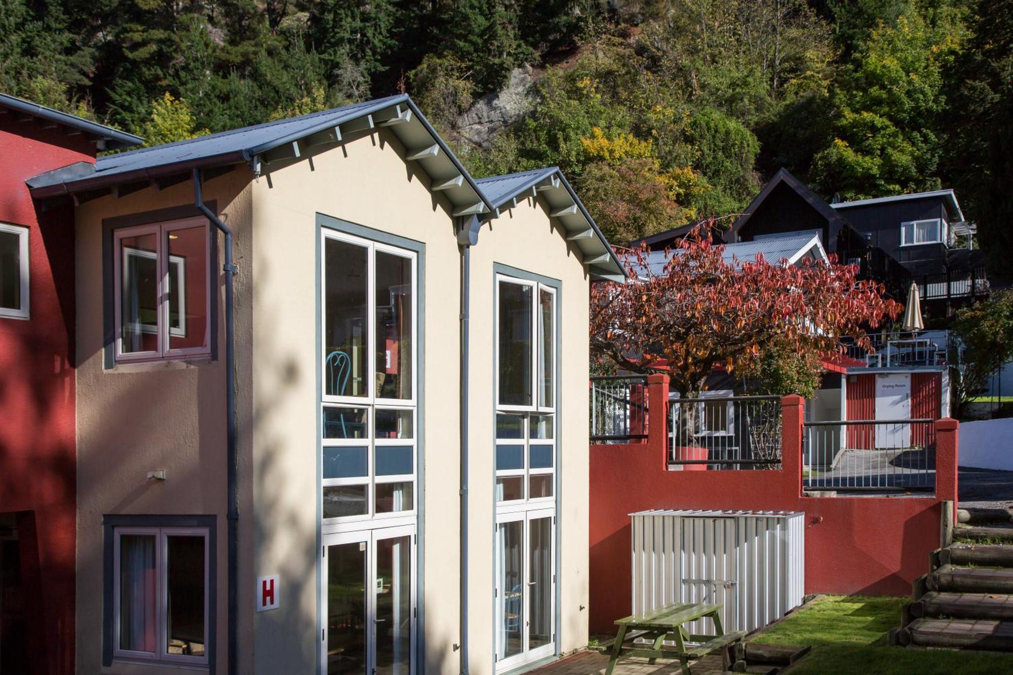 Pinewood Lodge Queenstown Exterior photo